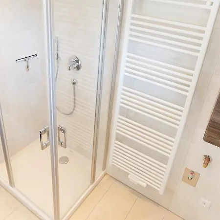 Decker Apartment *